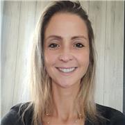 Docente di inglese bilingue impartisce lezioni di inglese, grammatica e conversazione per studenti di medie e superiori